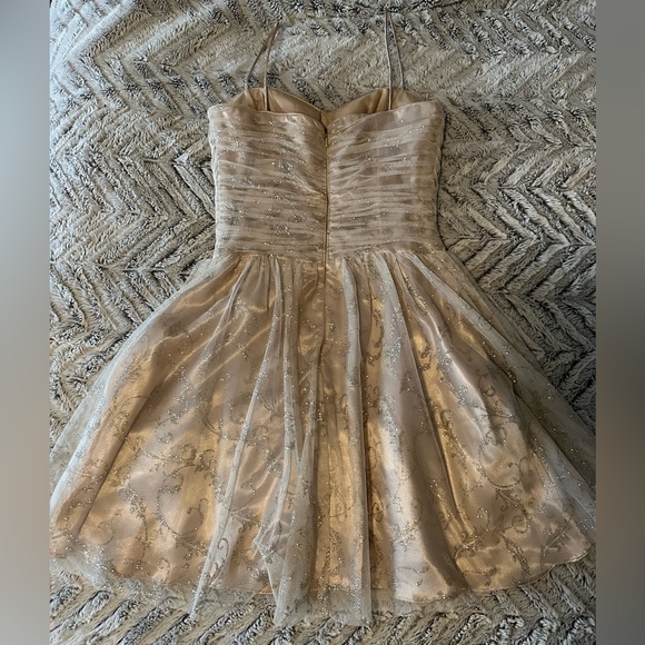 Fancy gold evening/prom dress! - Picture 3 of 3